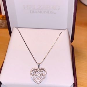 Helzberg diamonds💎 heart beating pendant